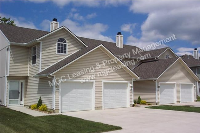 Building Photo - South Garden Townhomes