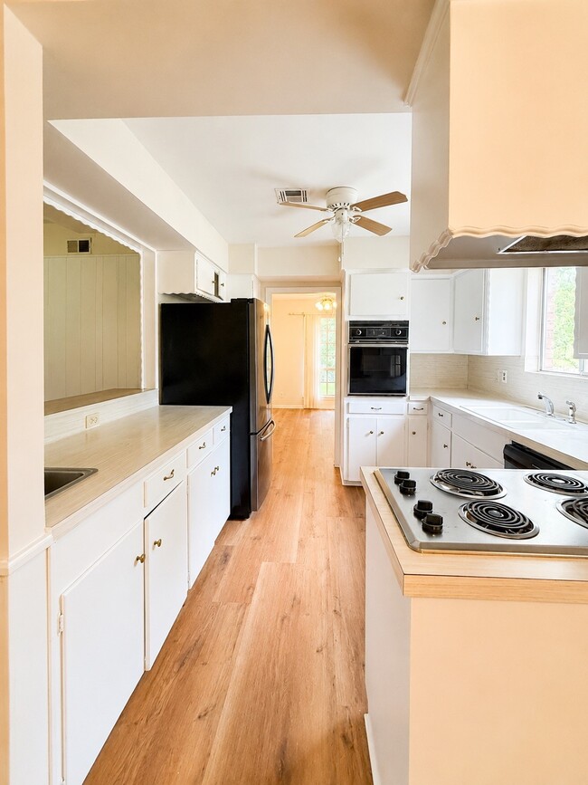 Photo - 10223 Knoboak Dr