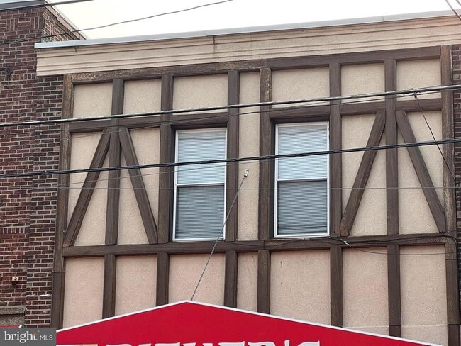 Building Photo - 7979 Oxford Ave Unit 2nd Fl