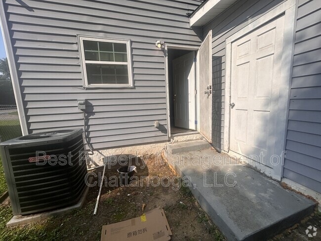 Building Photo - 1027 W 37th St Unit B Rental