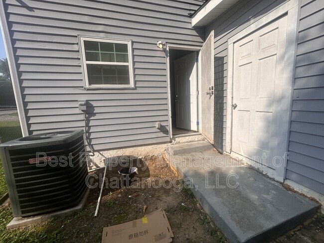 Building Photo - 1027 W 37th St Unit B Rental