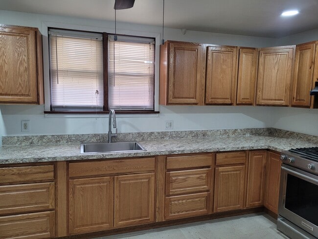 Photo - 76 Bedford St