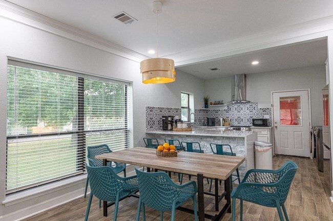 Photo - 13321 Lake Breeze Ln