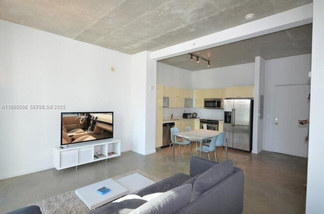 Building Photo - 234 NE 3rd St Unit LPH09