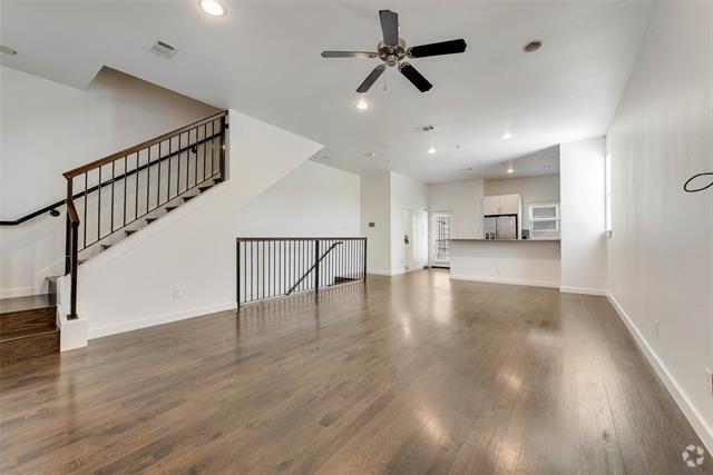 Building Photo - 3200 Ross Ave Unit 28 Rental