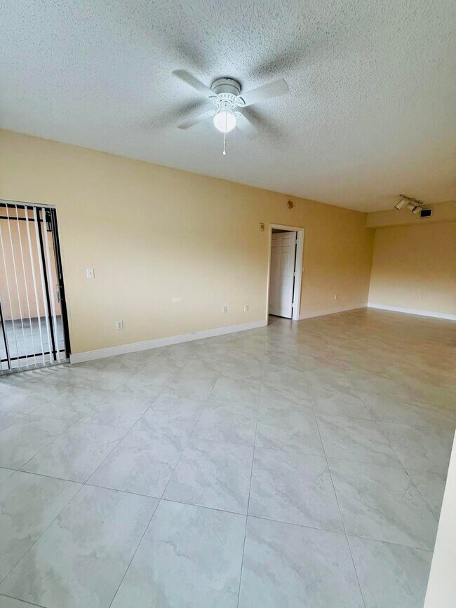 Photo - 2917 Tuscany Ct Unit 204