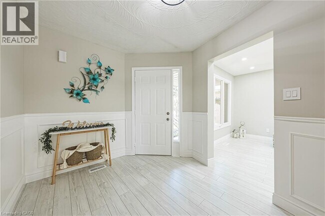 Photo - 39 Parkwood Crescent