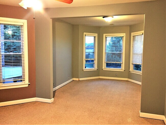 Photo - 3926 W Byron St Unit 2