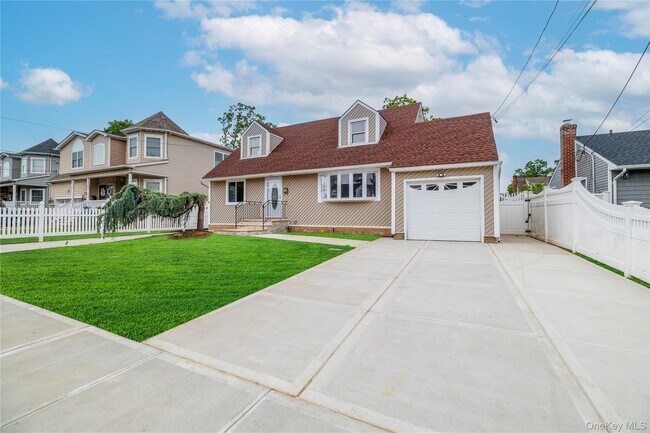 Photo - 3883 Franklin Ave