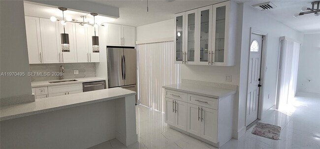 Photo - 3310 Meridian Way S