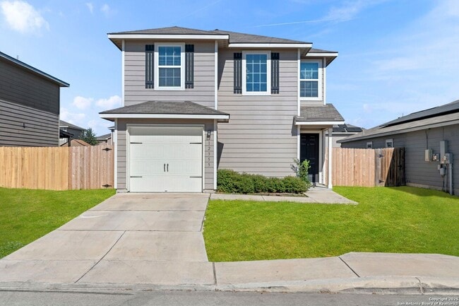 Photo - Charming Home Awaits: Spacious & Modern Living in a Prime Location