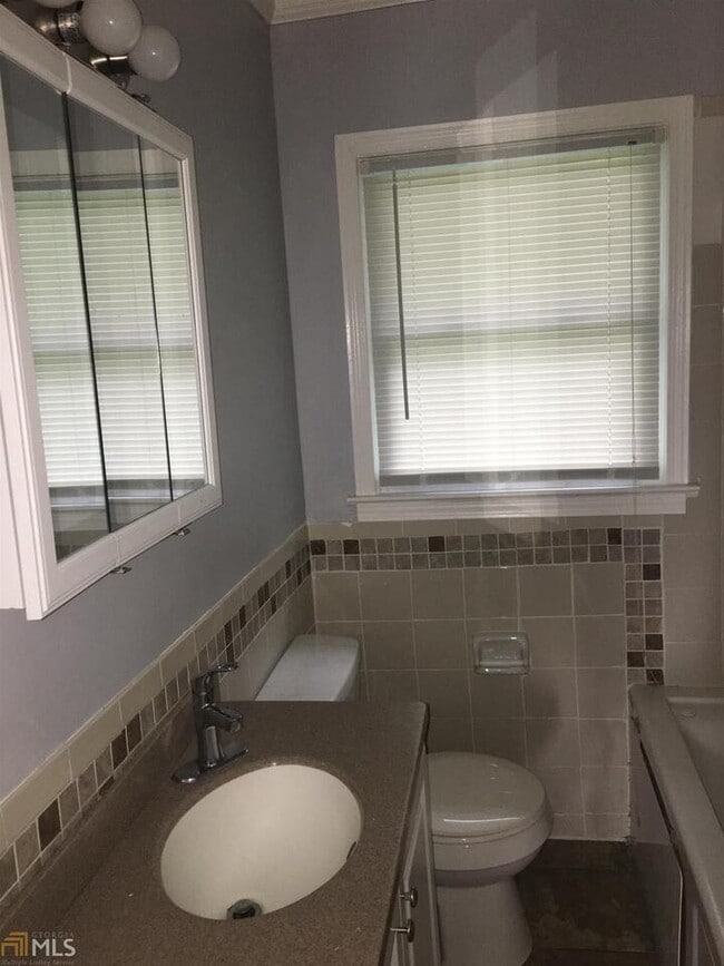 Photo - 1085 Railroad St NW