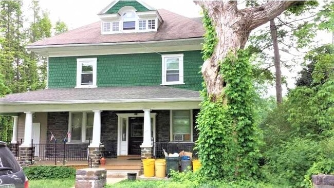 FRONT - 426 N Essex Ave