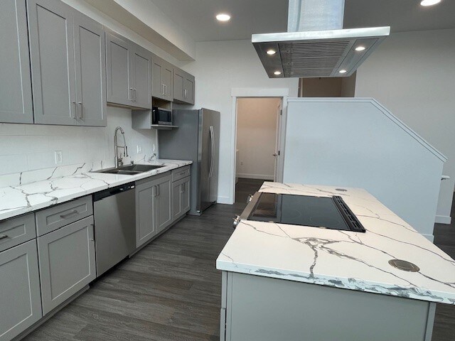 BRAND NEW LOFT 2x2.5