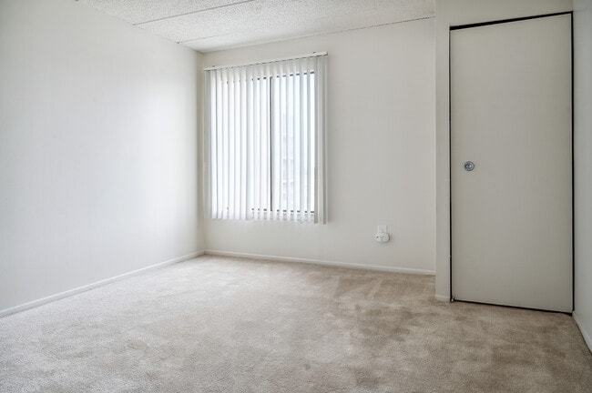 Lincoln Towers Apartments