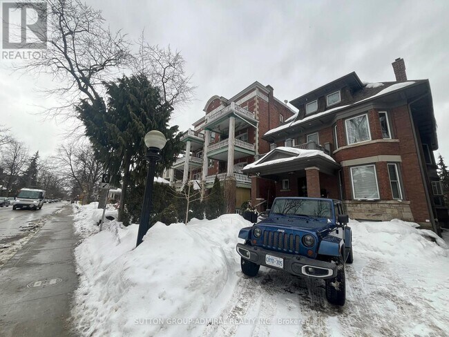 Photo - 335 Palmerston Blvd