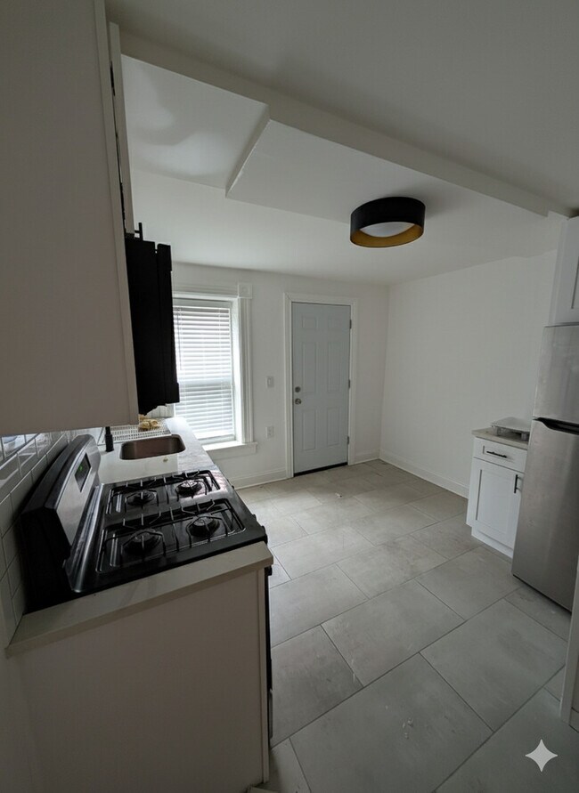 Photo - 1362 N Bosworth Ave Unidad B3