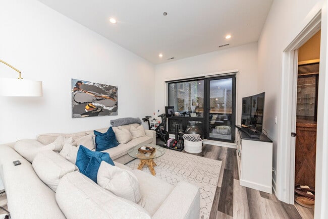 Photo - 2317 N Clark St Unit 209