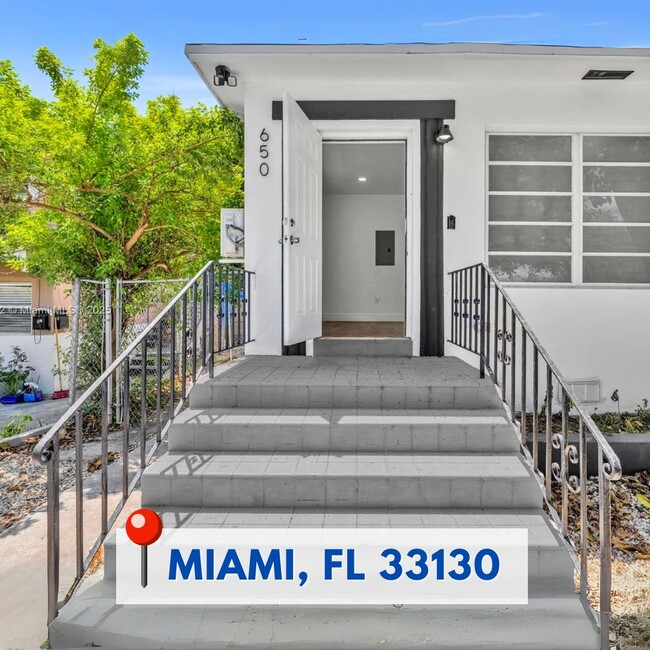 Photo - 650 SW 5th St Townhome