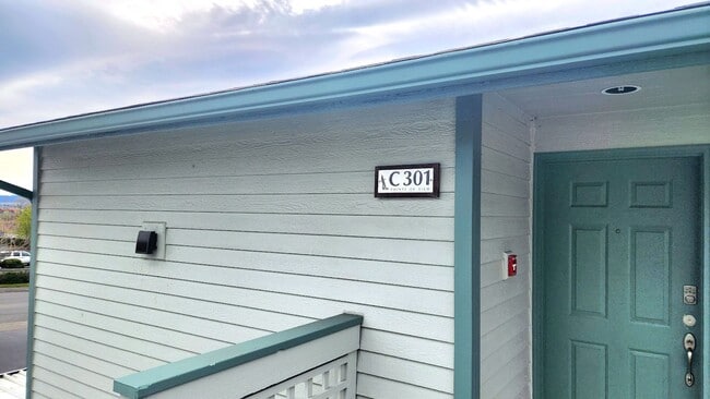 Photo - Lovely Oak Harbor Living and Pet Friendly!!