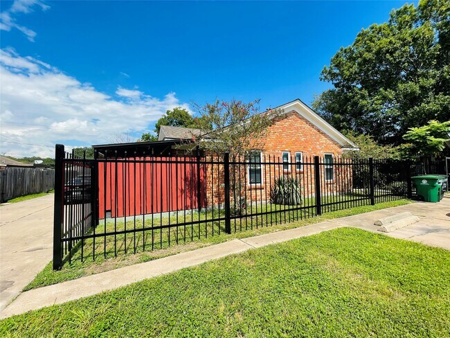 Photo - 5830 Clarewood Dr