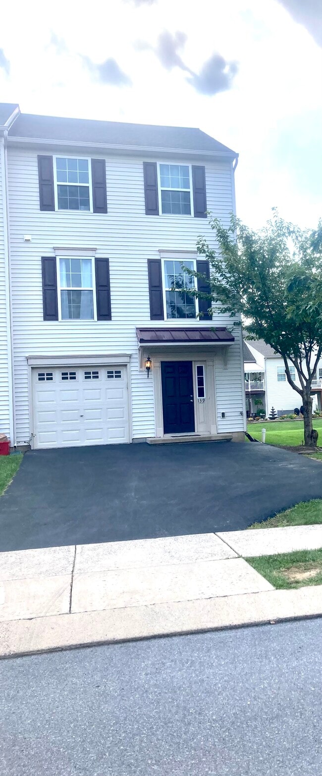 Photo - 139 Exeter Ln Townhome