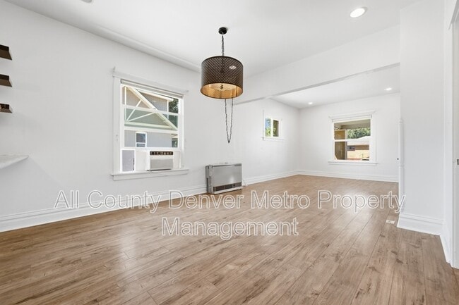Photo - 3774 Yates St