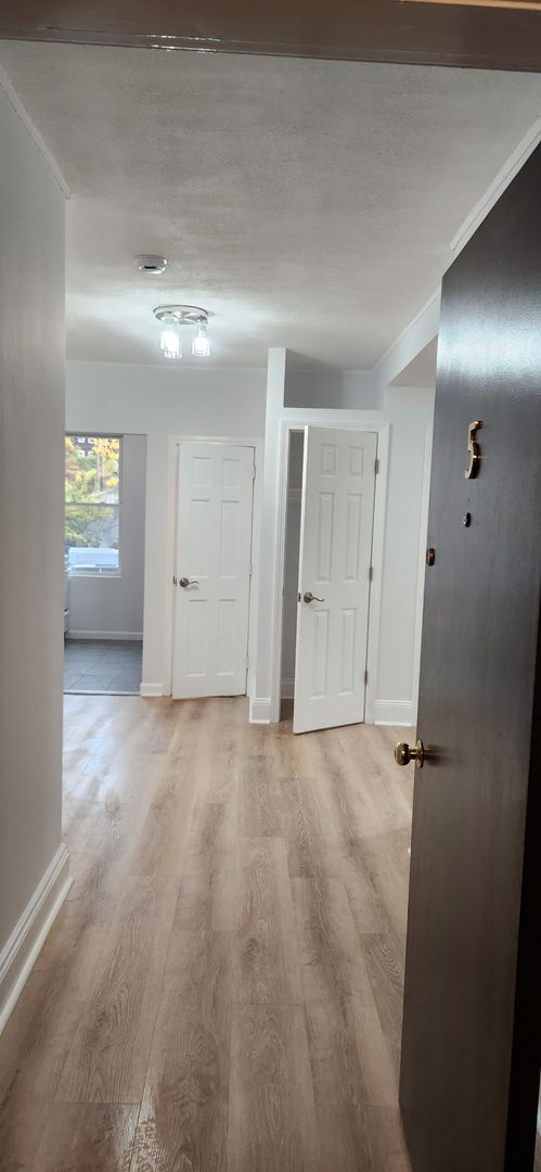Photo - Great 1 Bed Close to The Green Line Available 1/1/26