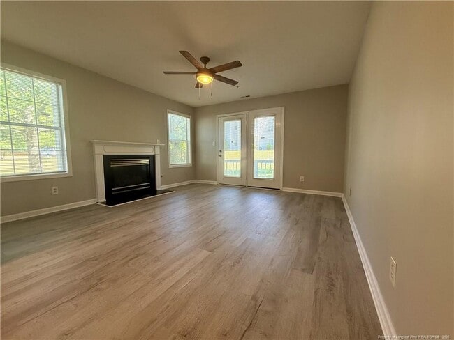 Photo - 224 Waterdown Dr