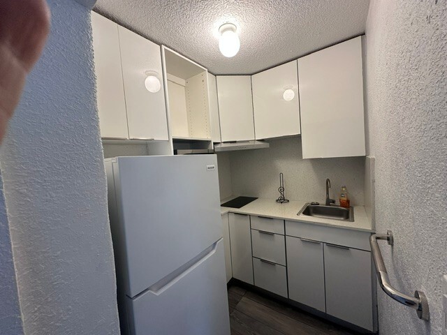 Full kitchen - 200 SW 51st Pl Unit Efficiency