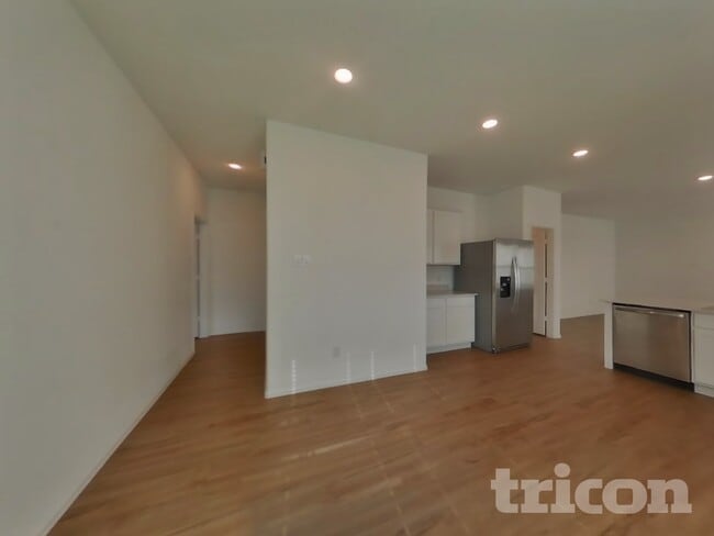 Photo - 1911 Ballesteros St