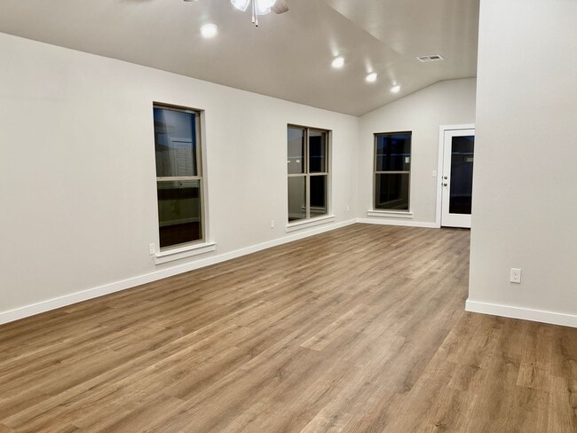 Photo - BRAND NEW & READY FOR YOU! 4 Bedroom Home in Lincoln 16!