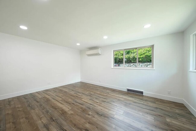 Photo - 3bd/2ba Seattle Home