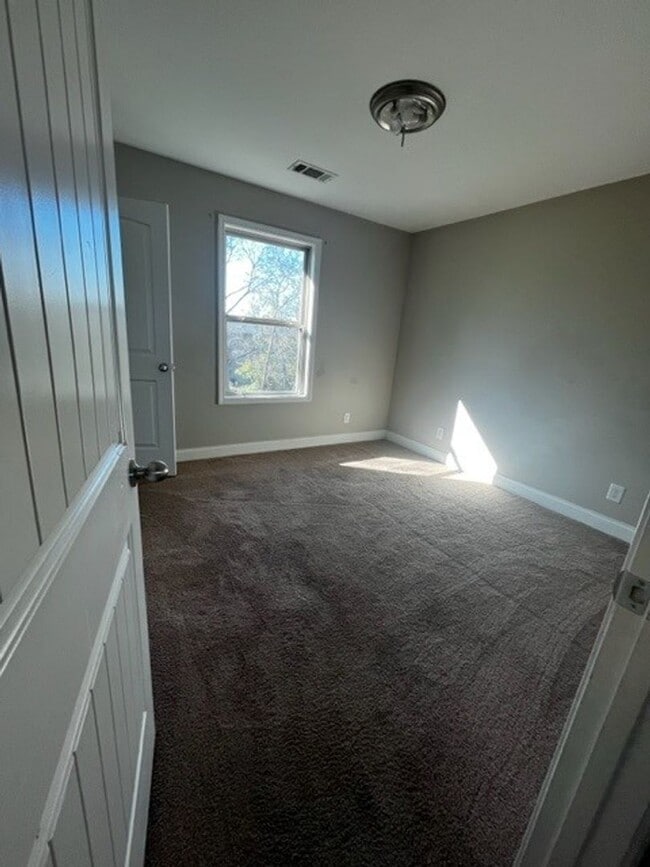 Photo - 296 Cainsville Rd