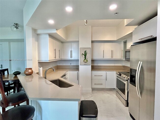 Photo - 888 Douglas Rd Unidad PH05 Rental