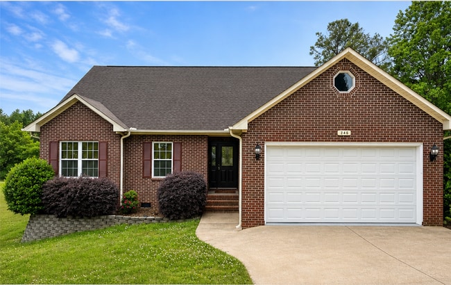 Building Photo - Comfortable Modern Family Home