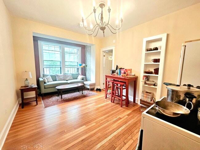 Building Photo - 72 Strathmore Rd Unit 6A