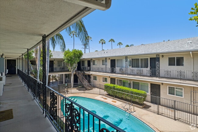 Mardi Gras Apartments