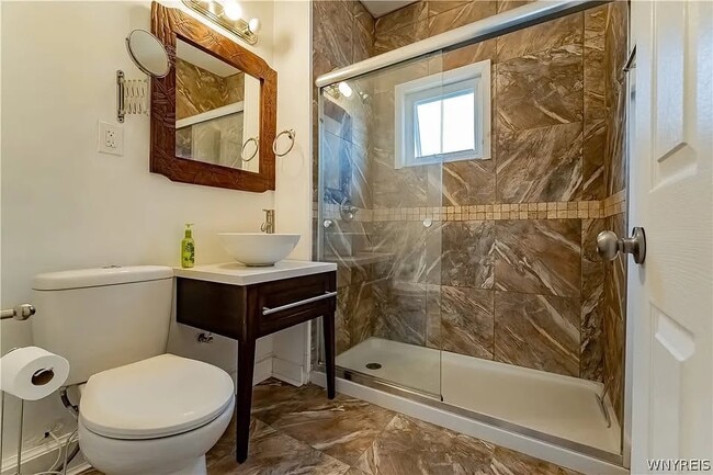 Photo - 45 Fairchild Pl Unidad Upper