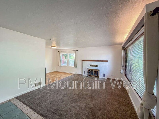 Photo - 872 N Main St Unit A