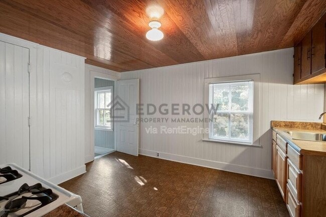 Photo - 1522 Broadway Ave NW