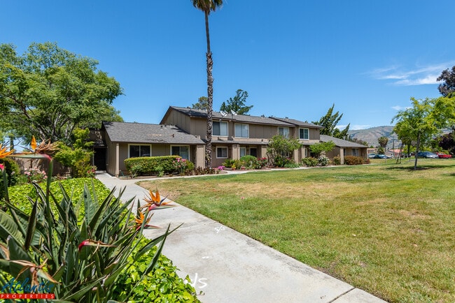 Spacious Evergreen Townhouse | New Interio... - Spacious Evergreen Townhouse | New Interio...