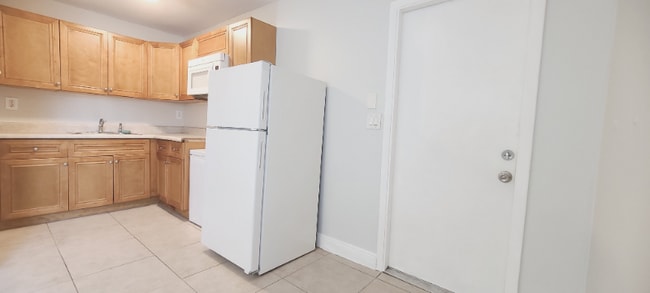 Photo - 567 E 11th St Unidad A Rental