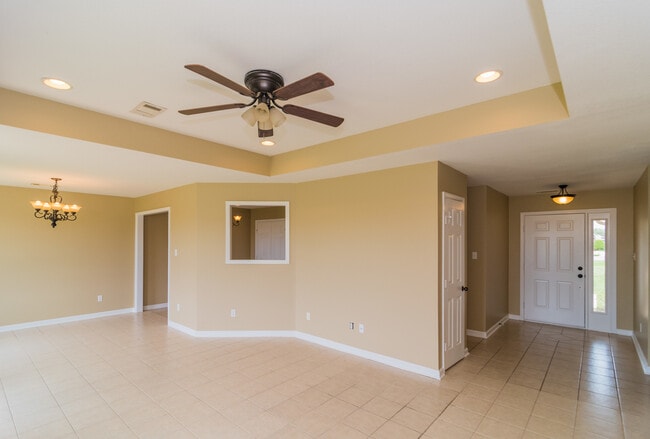 Photo - 3 Bedroom, 2 Bath Home in Valley View with Privacy Fenced in Backyard! June move in!!