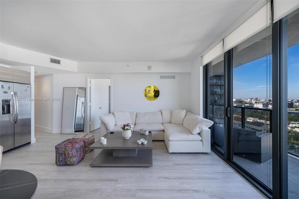 Photo - 121 NE 34th St