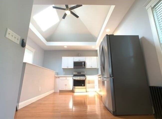 Building Photo - 323 Bainbridge St Unit 2