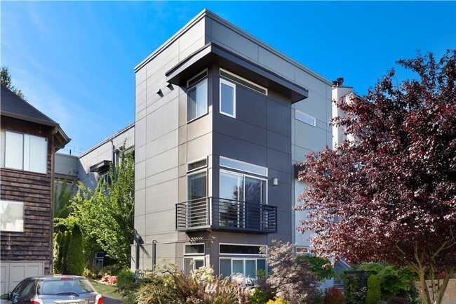 Building Photo - 1633b California Ave SW