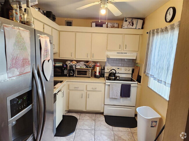 Building Photo - 4216 Inverrary Blvd Rental