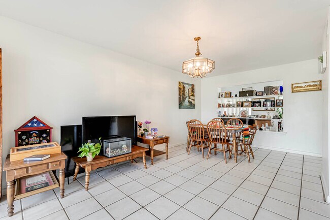 Photo - 359 Langton Dr