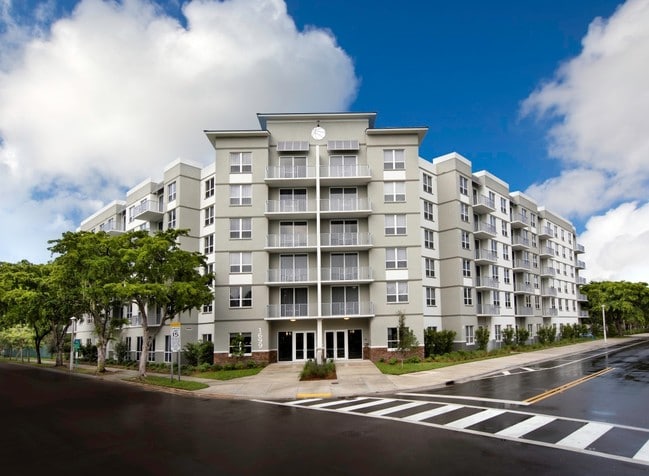 Fotografía del edificio - Courtside Family Apartments